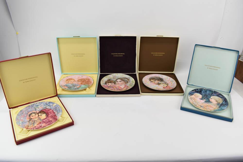 Five Royal Doulton Edna Hibel Collectors Plates: Five Royal Doulton Edna Hibel Collectors Plates in original boxes and numbered includes the following plates: Sayuri & Child 1974 Kristina & Child 1975 Marilyn & Child 1976 Lucia & Child 1977 Kathleen