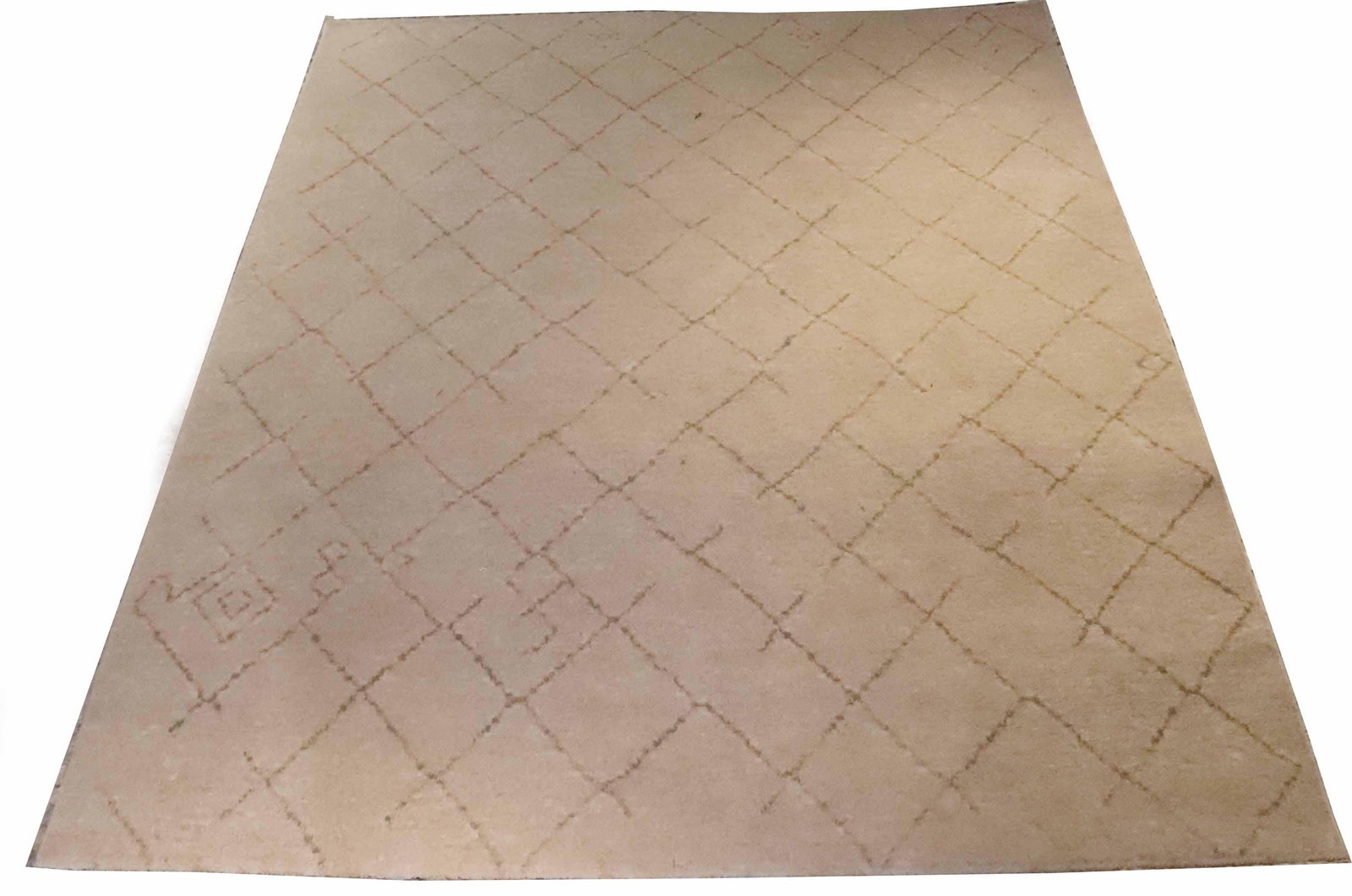 Safavieh Ivory and Beige Geometric Carpet: Tunisia Collection, made in Turkey. Some wear and stains. 8'w x 10'l
