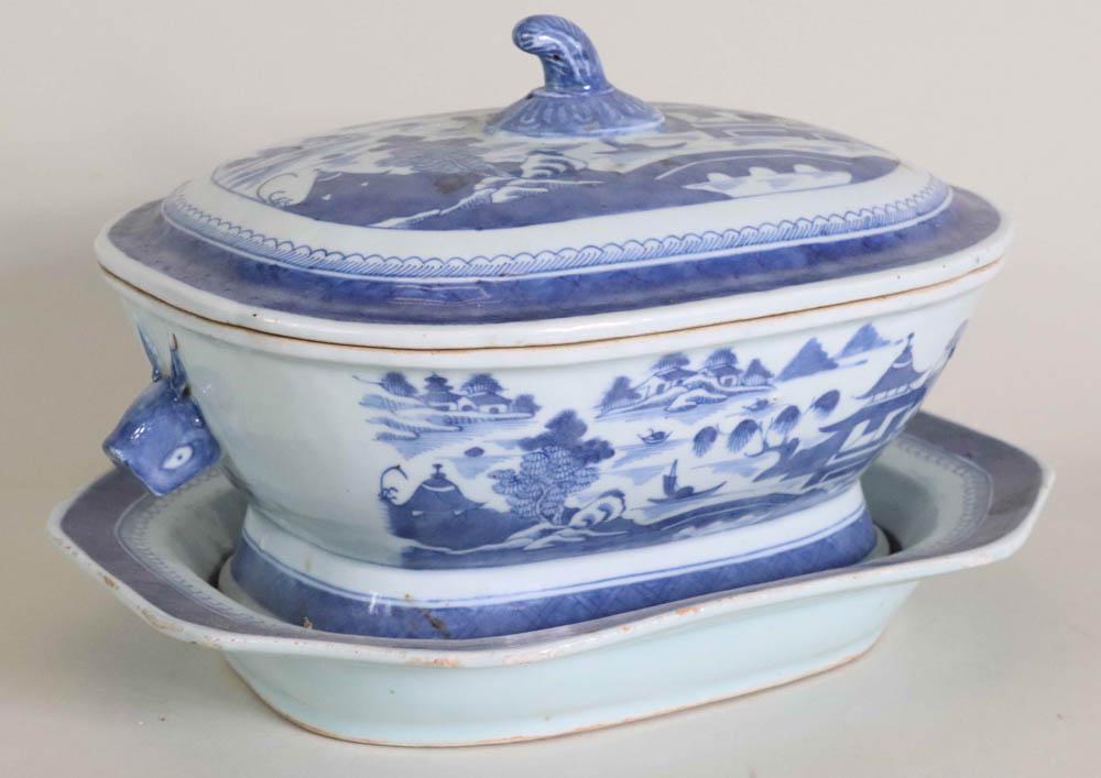 Chinese Export Porcelain Blue and White Tureen (1 of 13)