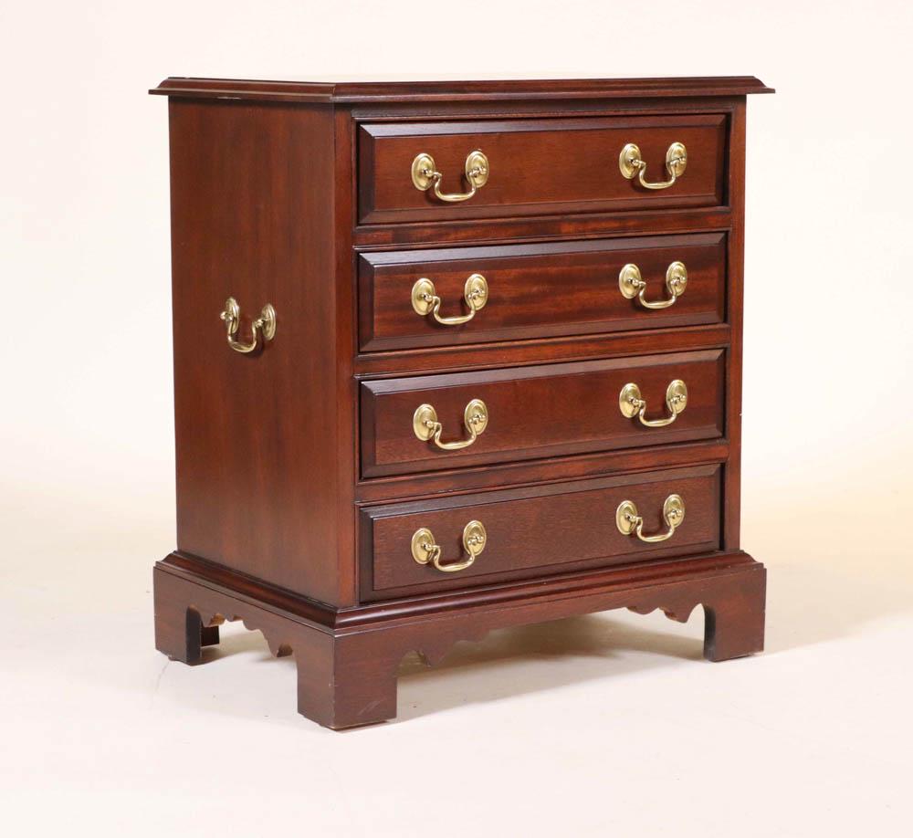 George III Mahogany Diminutive Bachelor's Chest: English Taste, 20th C. 25-1/2"h x 22"w x 15"d