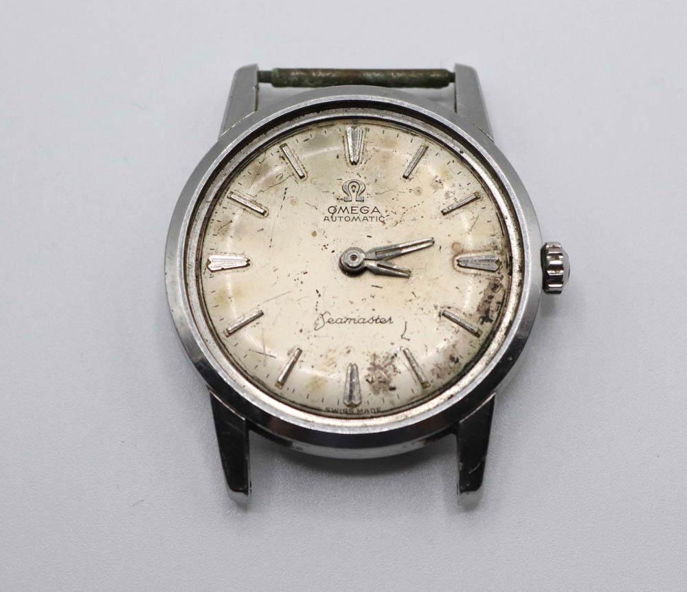 Vintage Omega Seamaster for Parts/Repair: Vintage Omega Seamaster for Parts/Repair. In Very poor condition. Missing crystal, sever damage to dial as pictured, missing second hand. caseback is too tight to open as we are not professionals. Ori