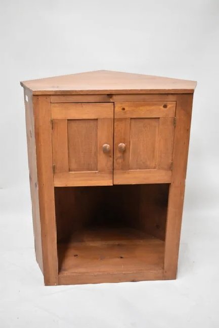 Pine Corner Cabinet (1 of 4)