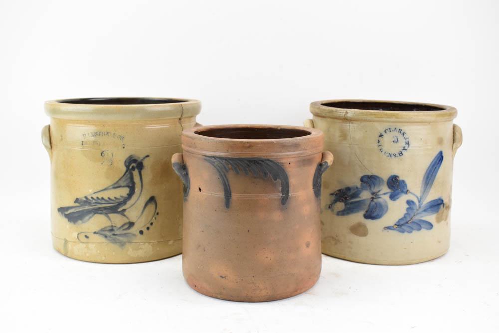 Earthenware Feather Decorated Handled Crock (1 of 19)