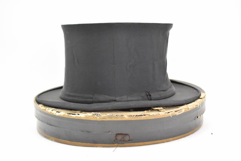 Leon of Paris Collapsible Top Hat (1 of 3)