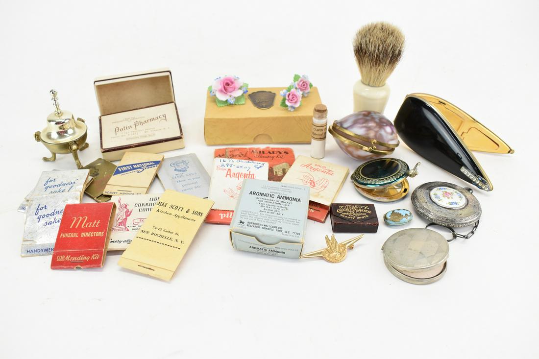 Vintage Ladies Compacts and Surprise Lot (1 of 12)
