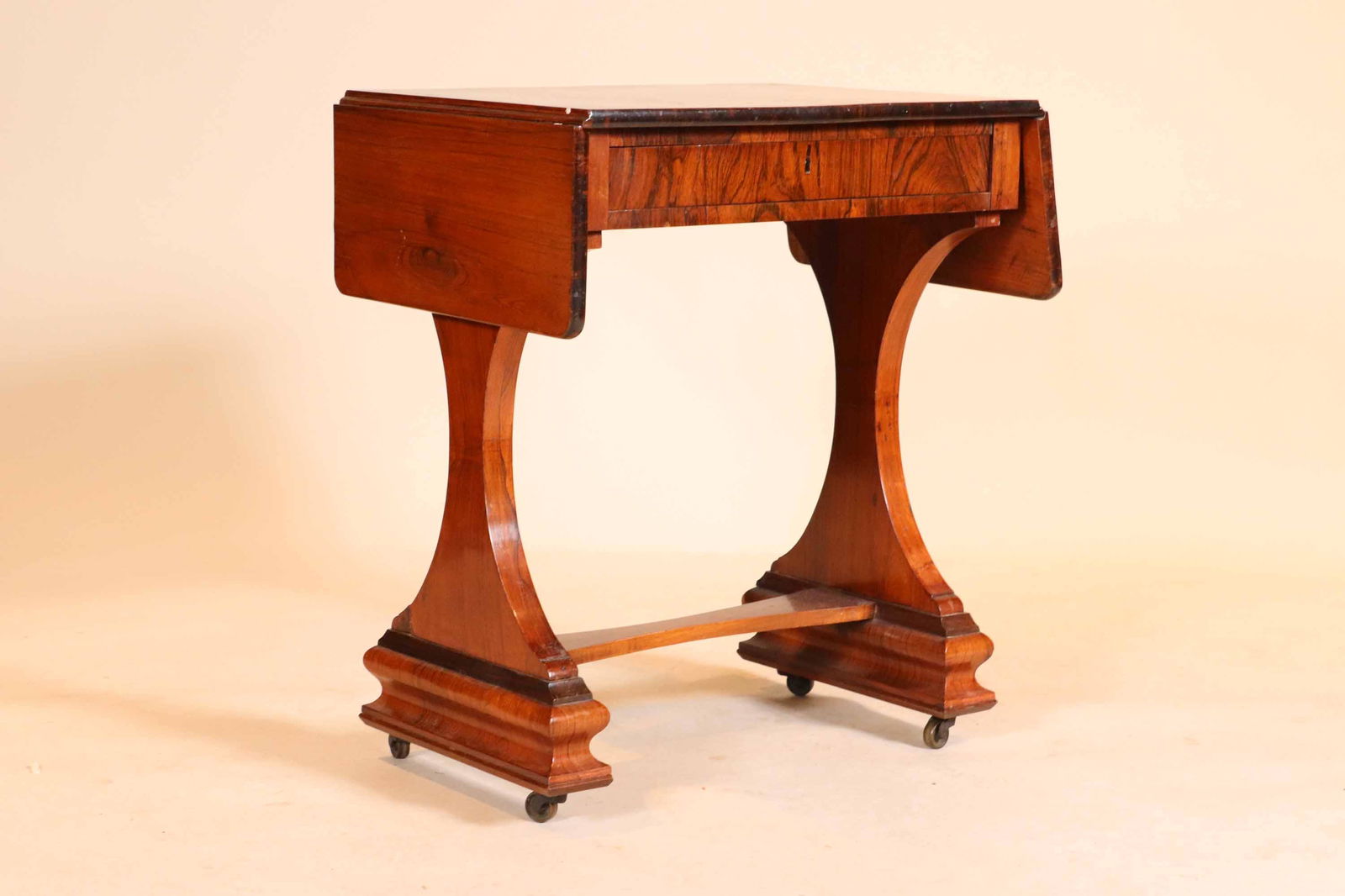 Federal Style Mahogany Drop-Leaf Table (1 of 9)