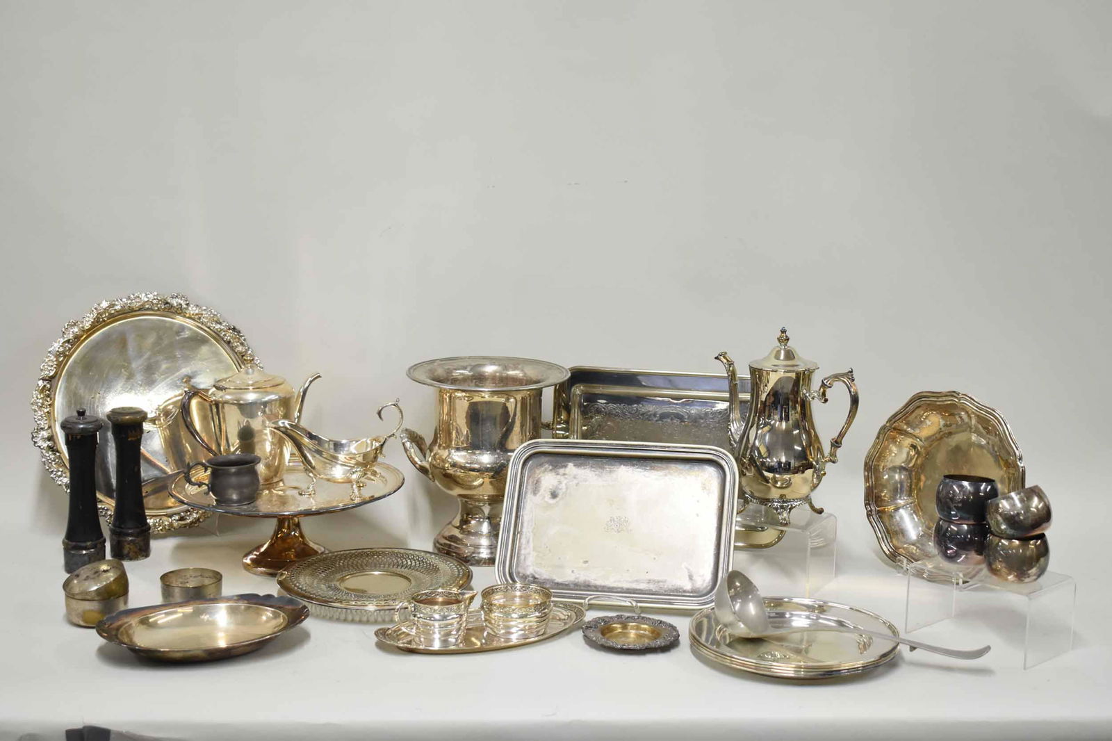 Large Lot of Silver Plated Table Articles (1 of 8)