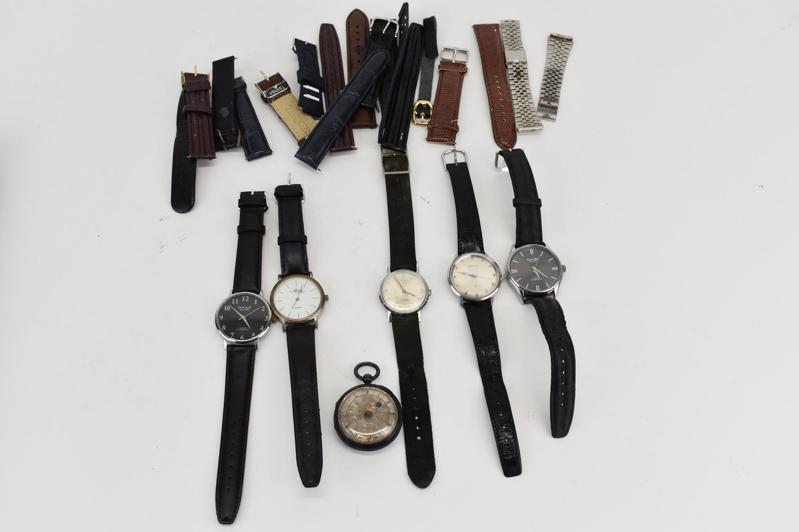 Group of Vintage Watches w/Pocket Watch, Seiko: Group of Vintage Watches w/Pocket Watch in overall poor condition. The Seiko watch does not run and the crown is not operating. The Timex 21 watch does not run. Together with an aftermarket stainless 