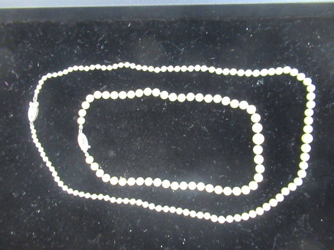 Two Graduated Cultured Pearl Necklaces (1 of 6)