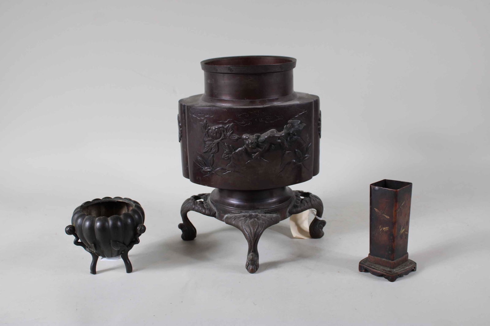 Large Japanese Bronze Urn on Stand (1 of 20)