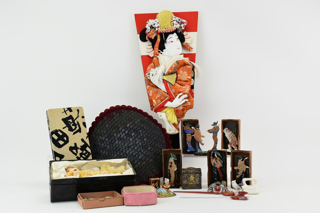 Surprise Lot of Japanese Decorative Objects: Surprise Lot of Japanese Decorative Objects
