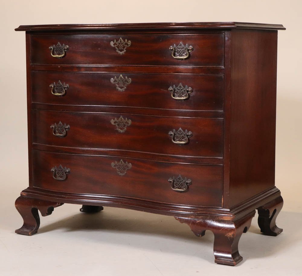 Chippendale Style Mahogany Chest of Drawers (1 of 8)