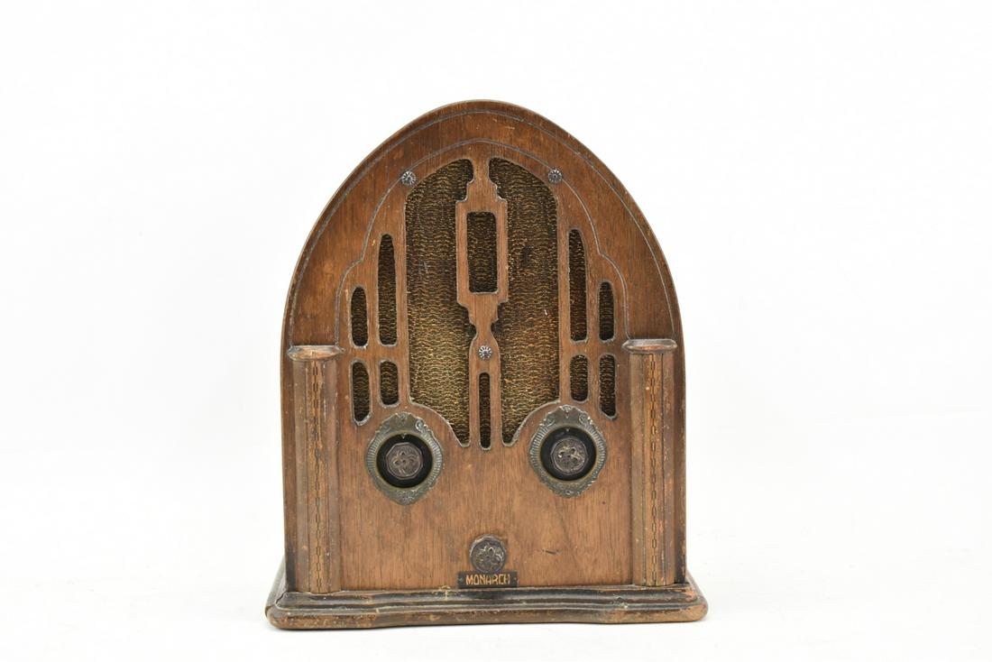 Vintage Monarch Radio (1 of 9)