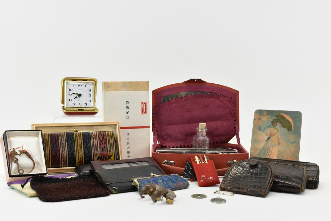 Group of Small Vintage Purses and Accessories (1 of 6)