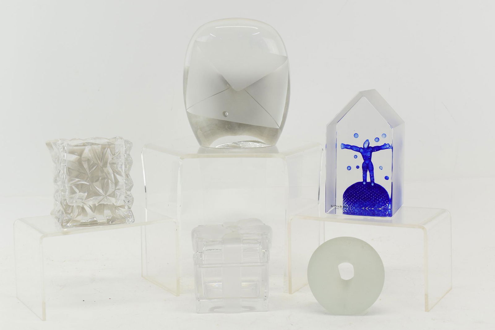 Group of Five Assorted Glass Table Articles (1 of 12)