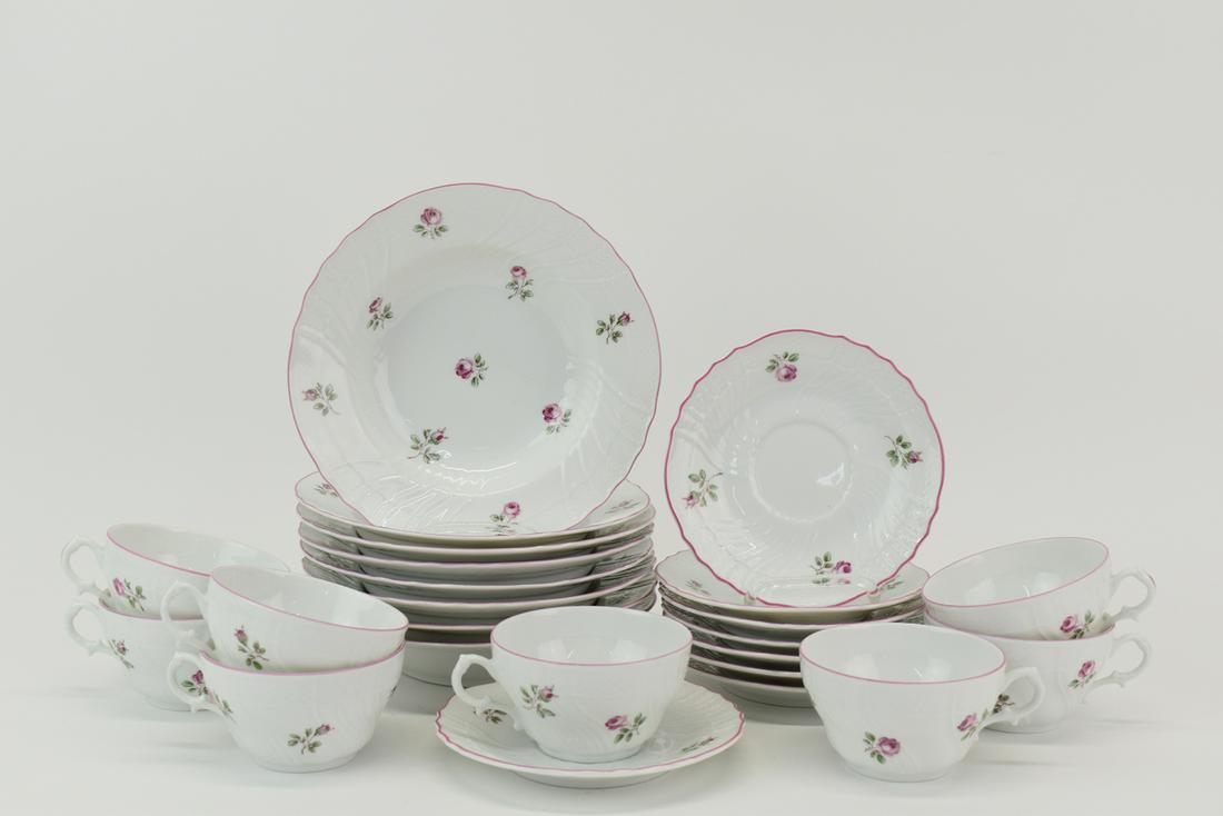 Richard Ginori Roselline Bowls, Cups and Saucers (1 of 4)