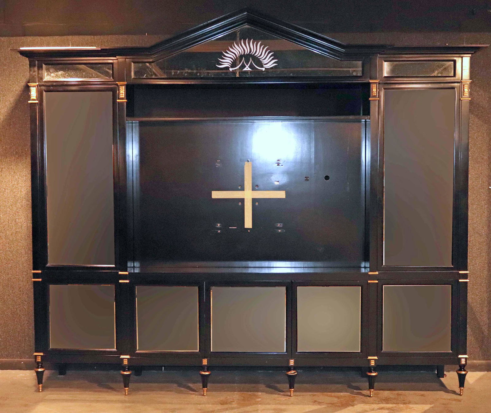 Bunny Williams Georgian Style Breakfront Cabinet (1 of 10)