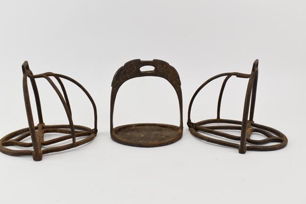 Pair of Antique Asian Cast Iron Stirrups (1 of 4)