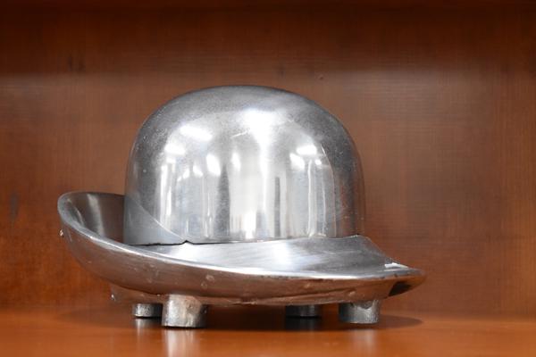 Vintage Cast Metal Ladies Bowler Hat Mold (1 of 5)