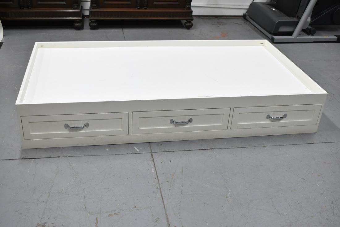 Contemporary White Painted Daybed: Contemporary White Painted Daybed. Fitted with three drawers, lacking a mattress. Surface distress, wear. 12"h x 6'4-1/2"w x 40-1/2"d