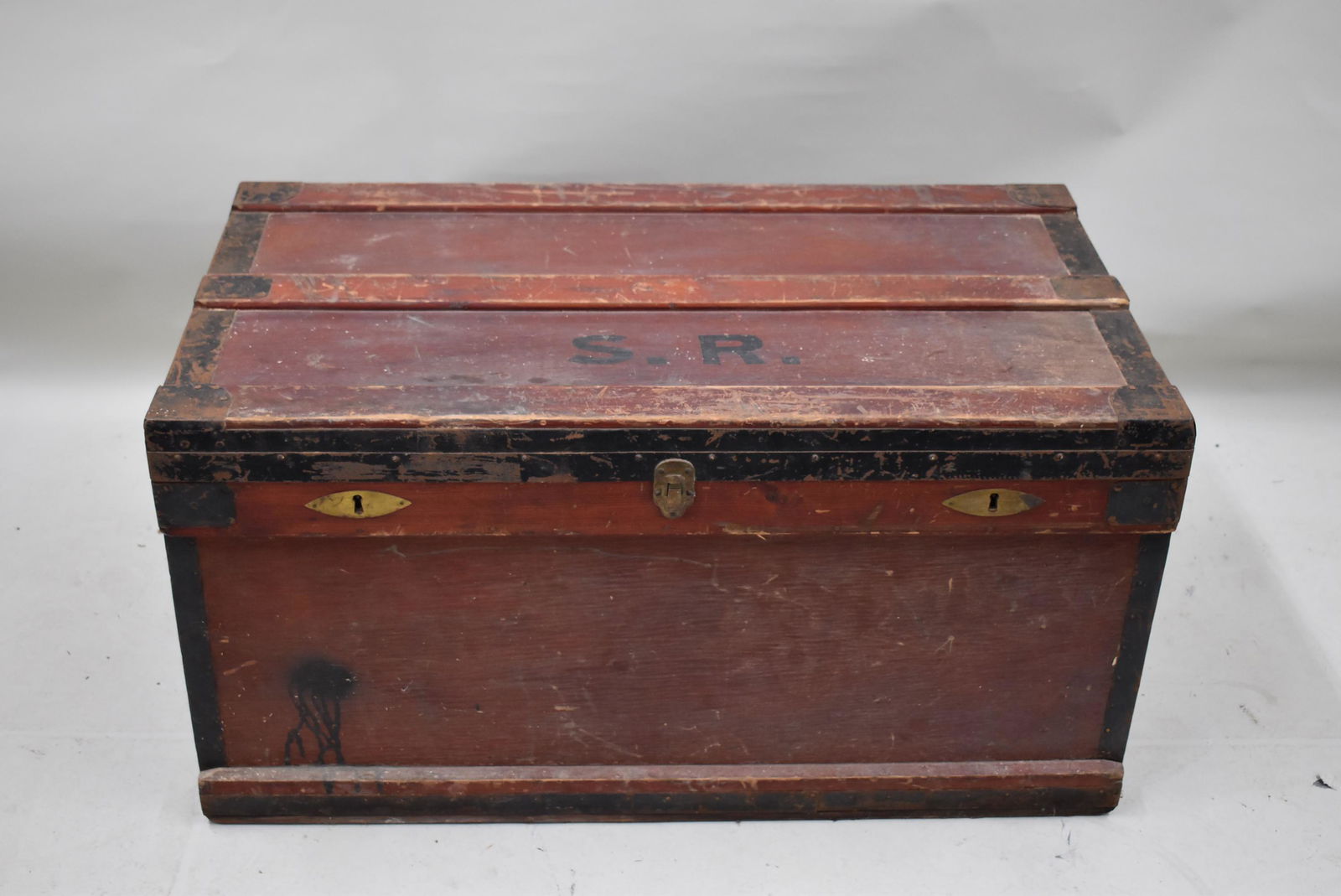 Red Painted Metal Mounted Blanket Chest (1 of 6)