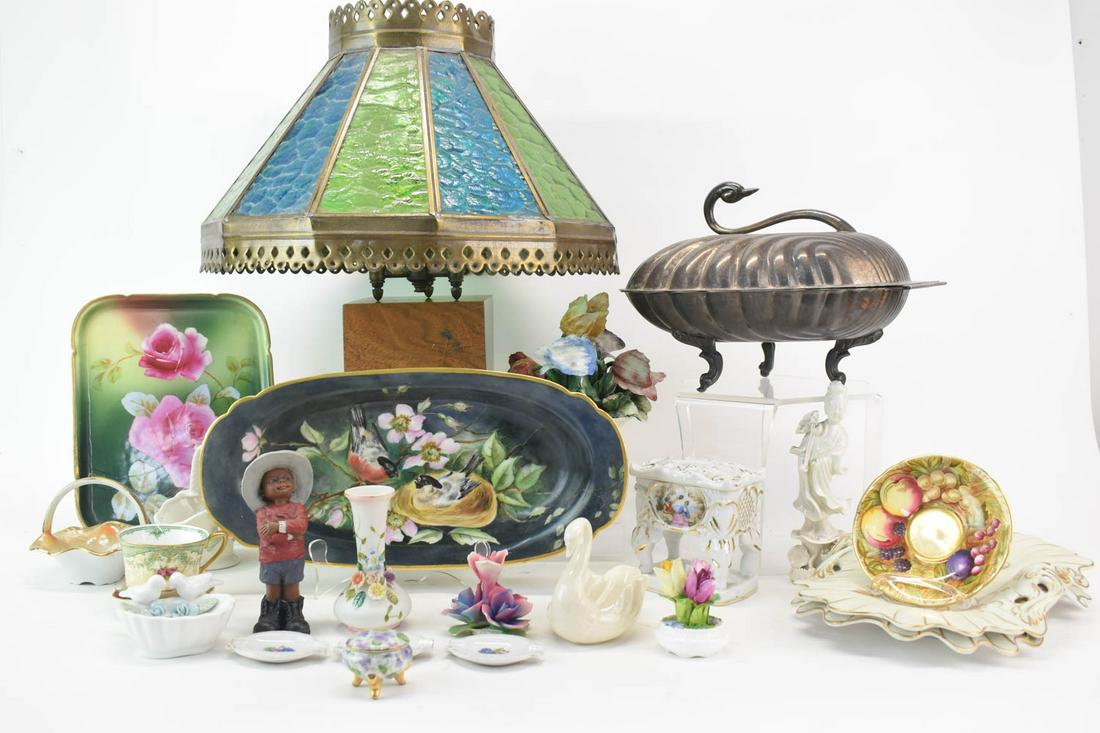 Group of Assorted Porcelain Table Articles (1 of 20)