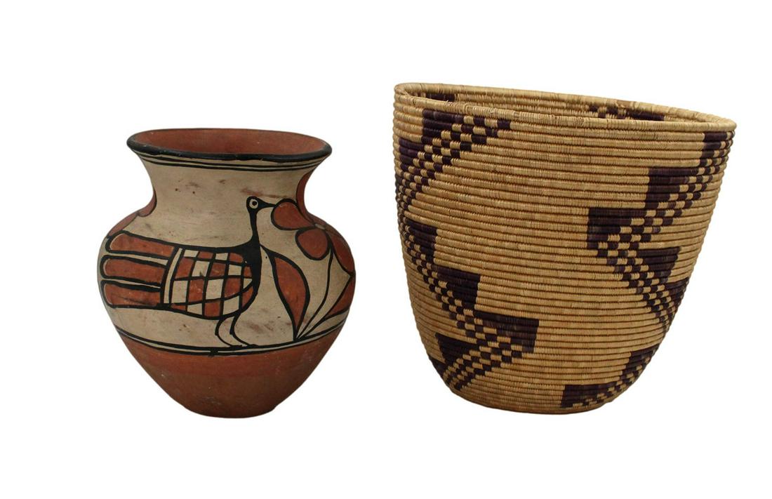Santo Domingo Pueblo Pottery Vase (1 of 9)