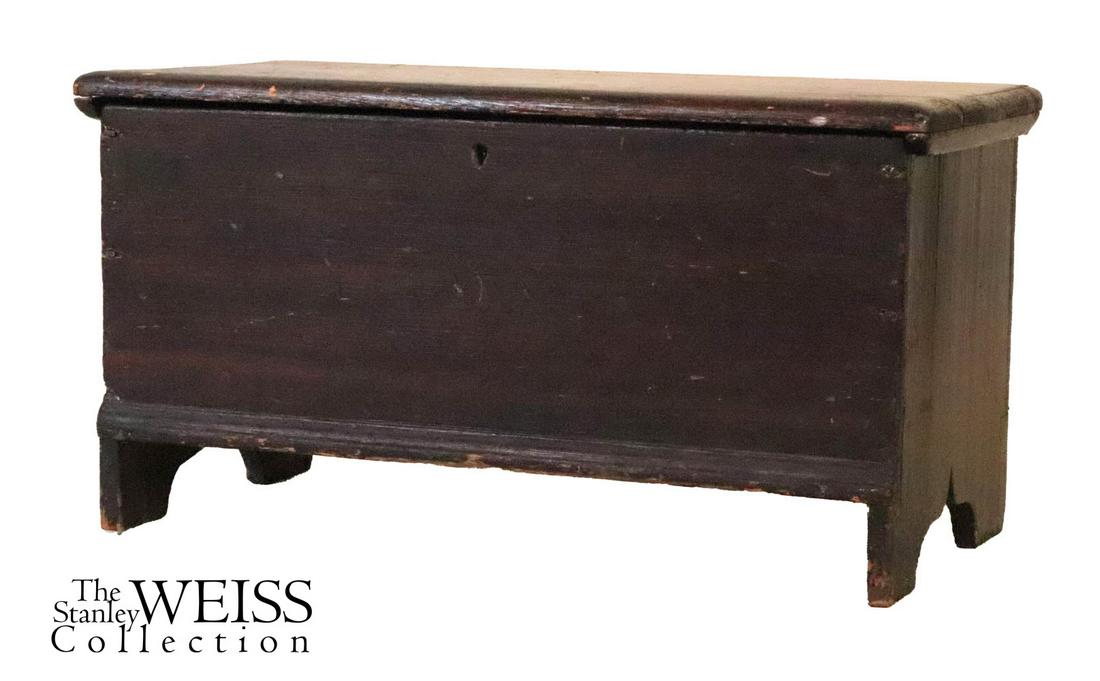 Diminutive Painted Pine Blanket Chest (1 of 12)