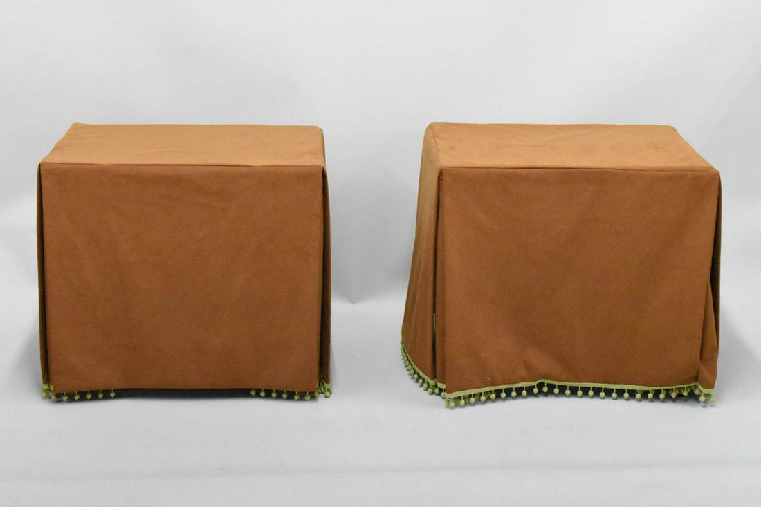 Pair of Lane Provincial Style Side Tables (1 of 5)