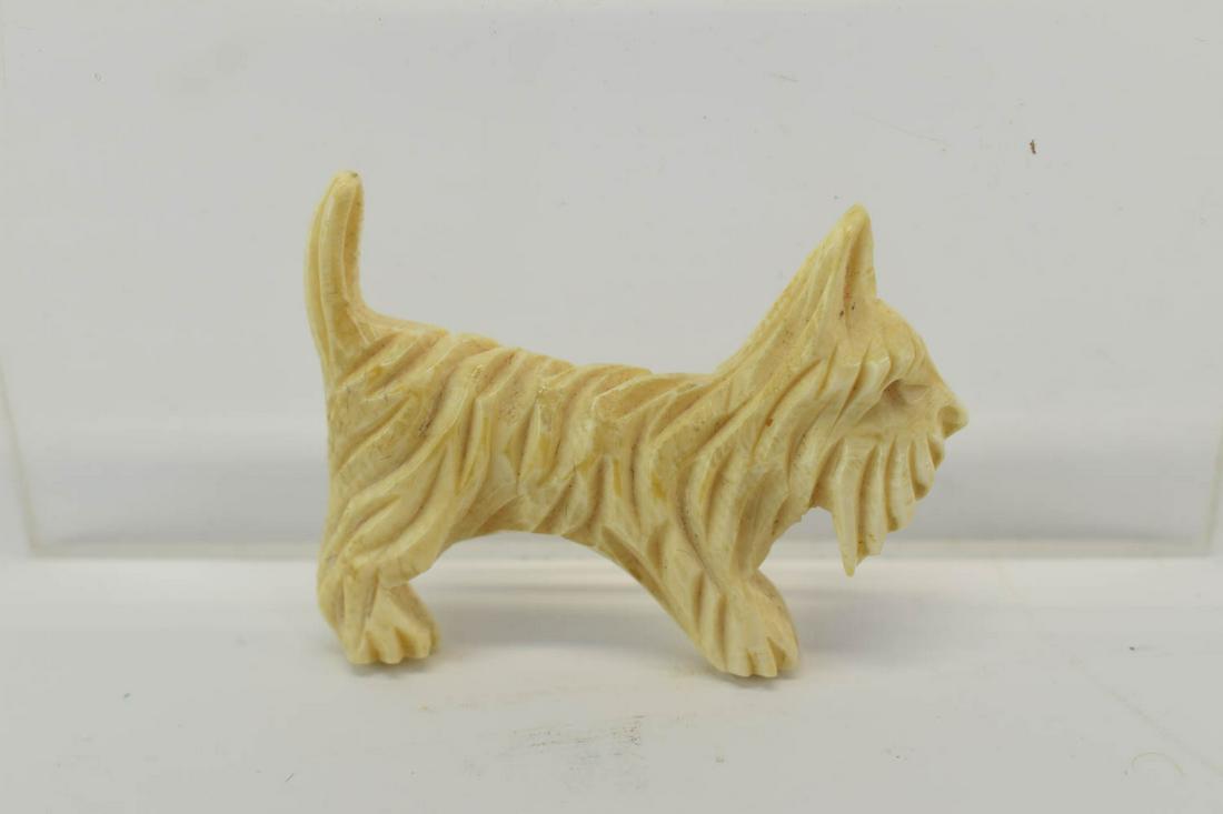 Vintage Carved Bakelite Scottie Dog Brooch (1 of 2)