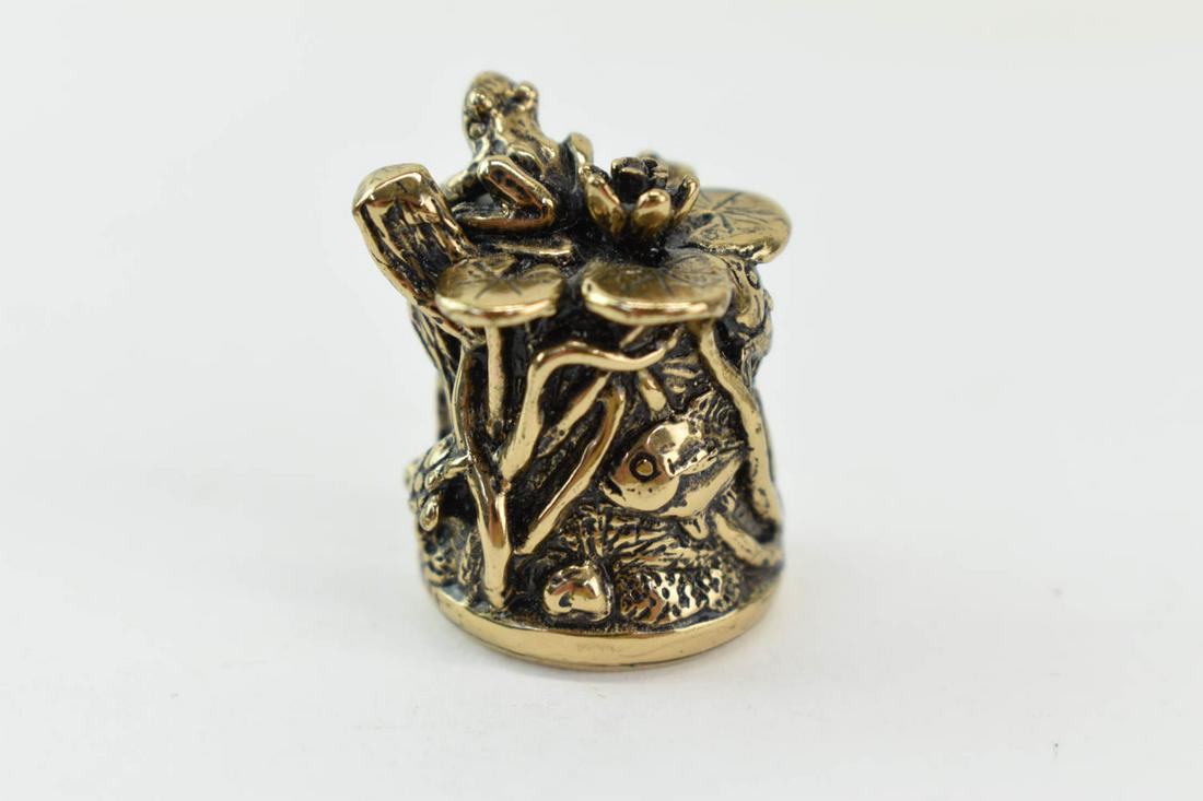 Dan Riccio Gilt Bronze Frog Pond Thimble 1991: Dan Riccio Gilt Bronze Frog Pond Thimble 1991, lost wax casting technique, carved low relief, The National Wildlife Federation design to raise funds for the preservation of wetlands Good used conditio