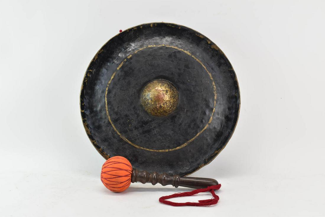 Hammered Brass Gong and Mallet: Hammered Brass Gong and Mallet. Used condition, wear, worn, scuffs. 4-1/4"h x 18"dia