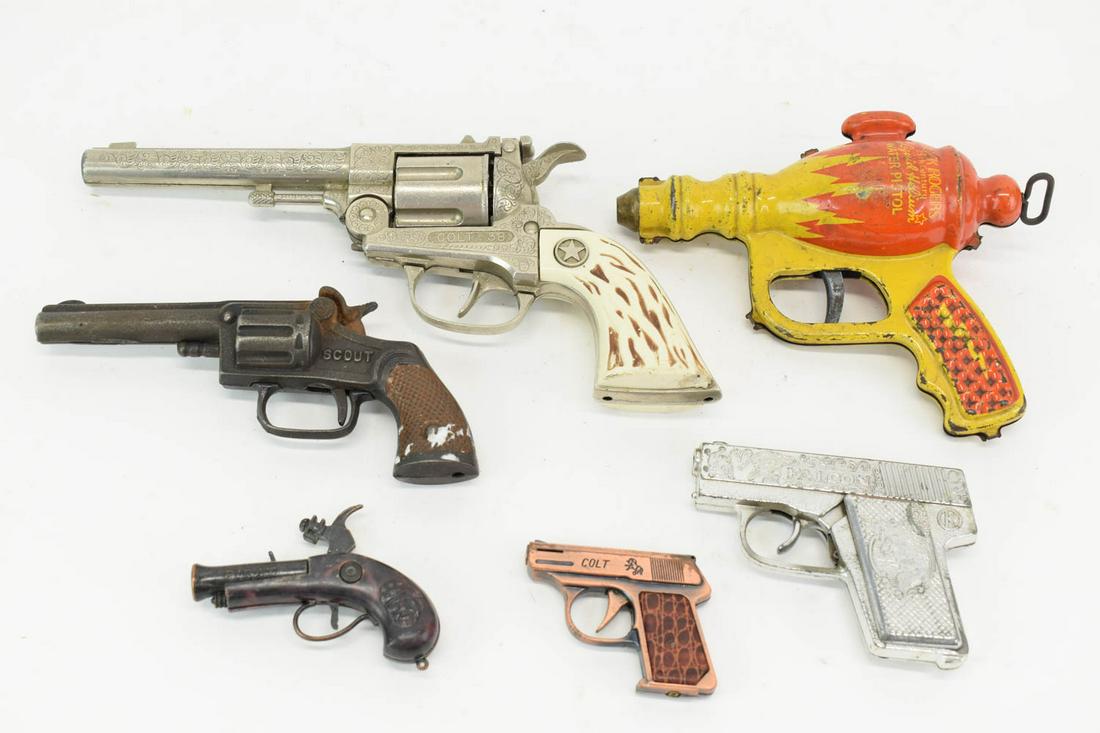 Buck Rogers Liquid Helium Water Pistol: Buck Rogers Liquid Helium Water Pistol; together with five toy guns. Losses, used condition, wear, worn. Buck Rogers: 5-1/2"h x 7-1/4"w x 2-1/4"w