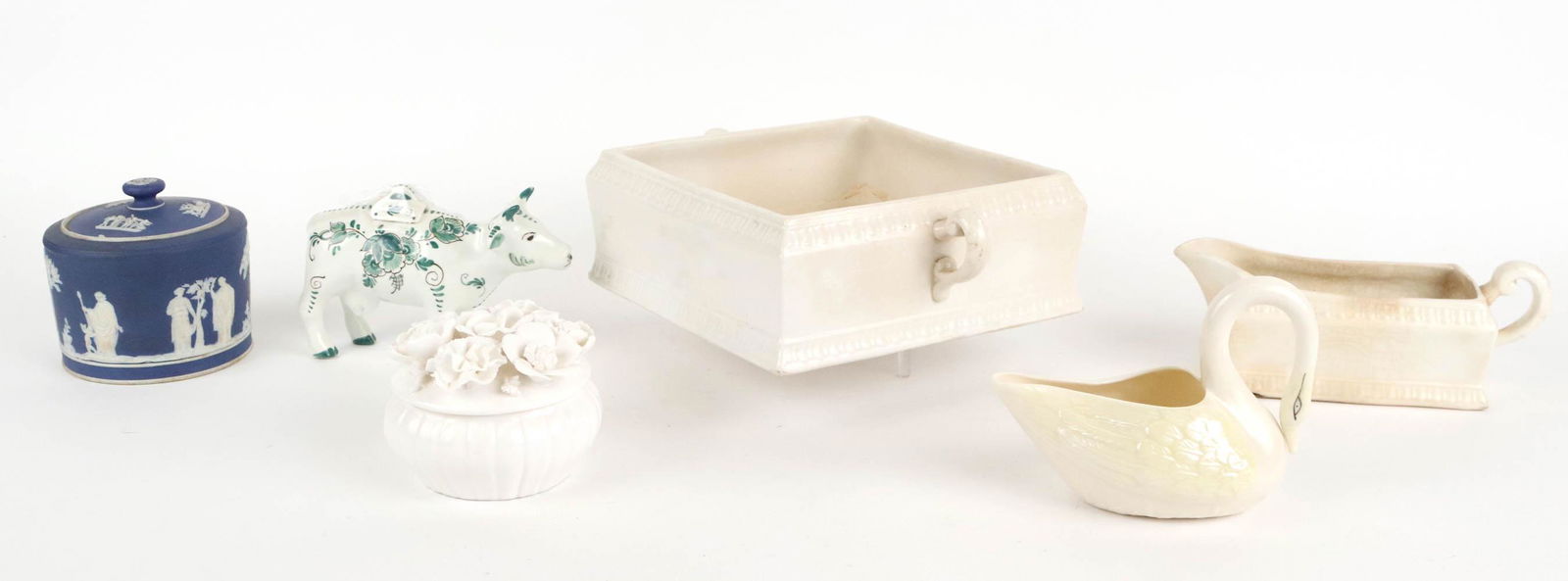 Irish Belleek Porcelain Swan (1 of 16)