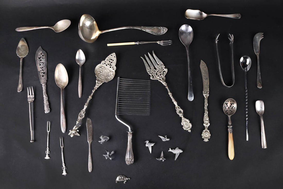 Vintage Silver Plated Serving Table Items (1 of 9)