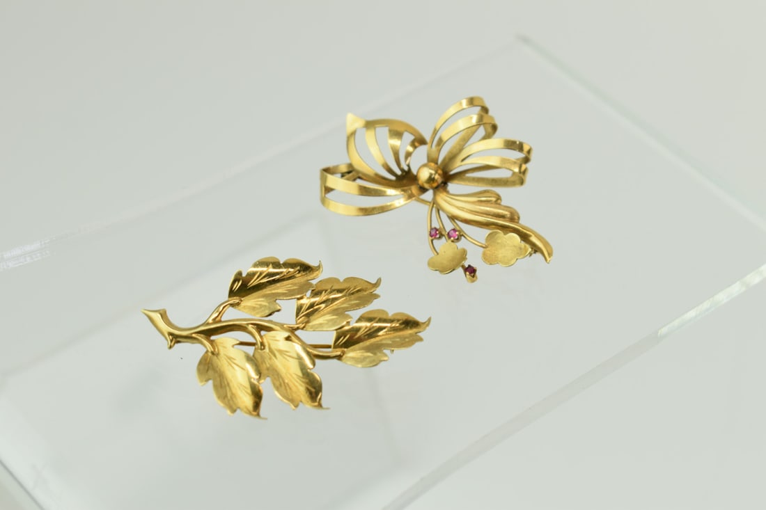 18K Yellow Gold Leaf Form Pin (1 of 6)