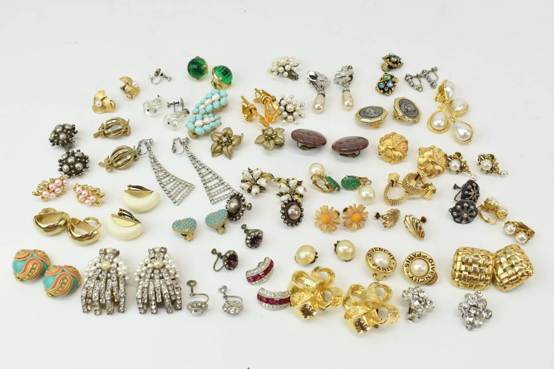 Group of Assorted Ladies Costume Jewelry (1 of 12)