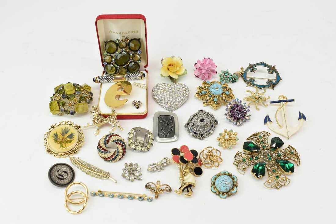 Group of Assorted Ladies Costume Jewelry (1 of 20)