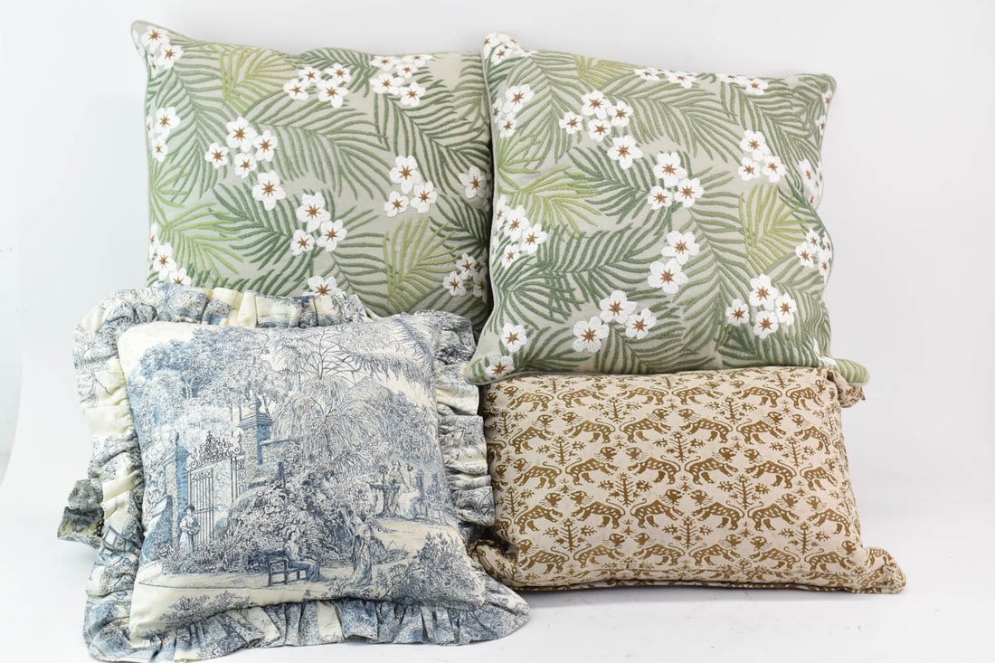 Three Pairs of Throw Pillows in Luxury Fabrics (1 of 9)