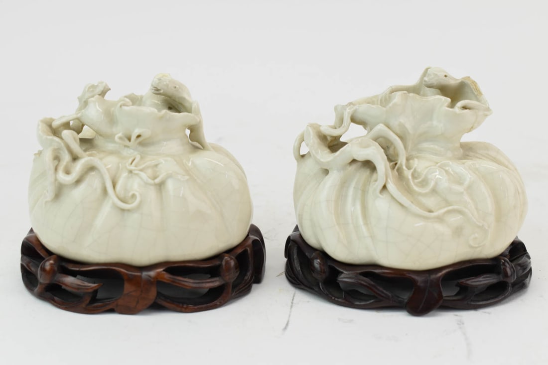 Pair Porcelain Vases on Stands Bats in Sack Bags (1 of 14)