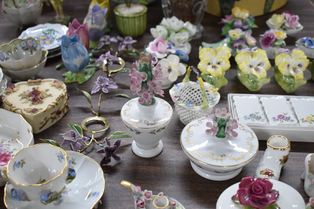 Group of Assorted Porcelain Floral Bouquets (1 of 6)