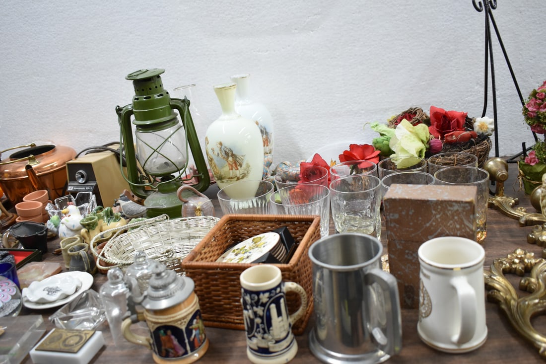 Large Group of Assorted Articles (1 of 11)