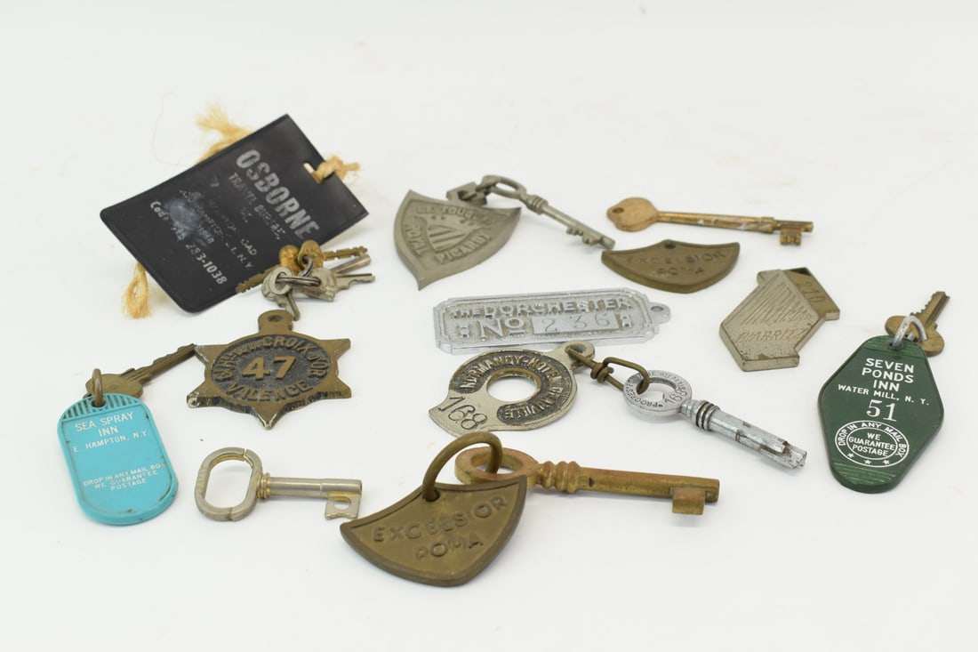 Group of Vintage Hotel Key Fobs and Keys (1 of 5)