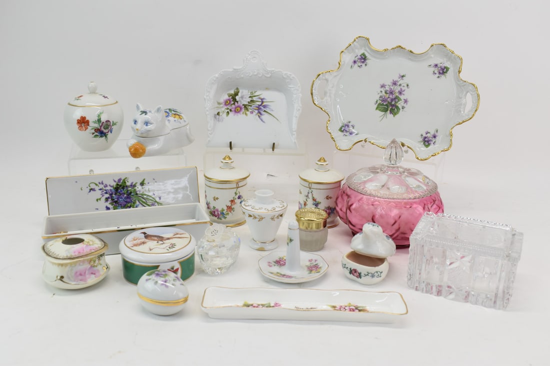 Group of Assorted Porcelain Dresser Articles (1 of 14)