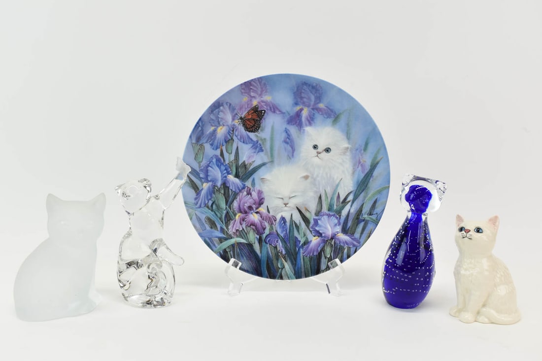 Group of Assorted Cat Figurines (1 of 10)