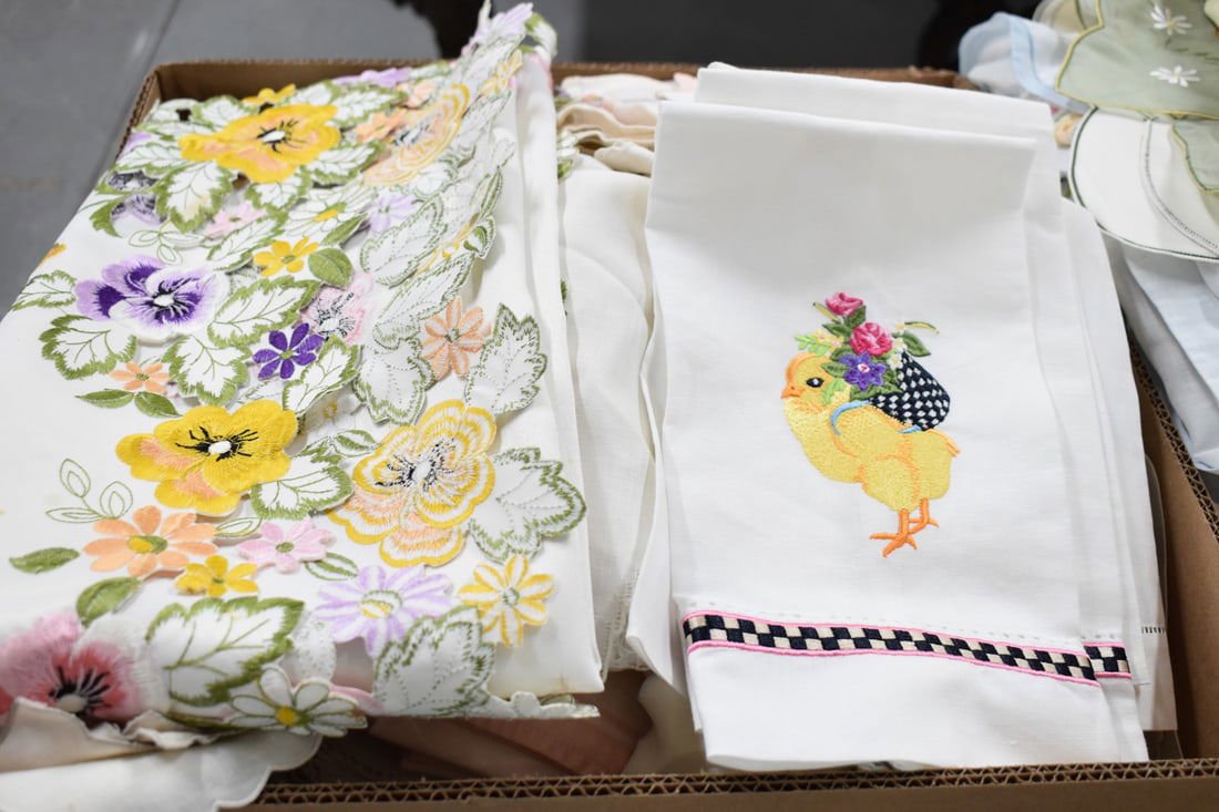 Large Group of Assorted Table and Bed Linens (1 of 20)