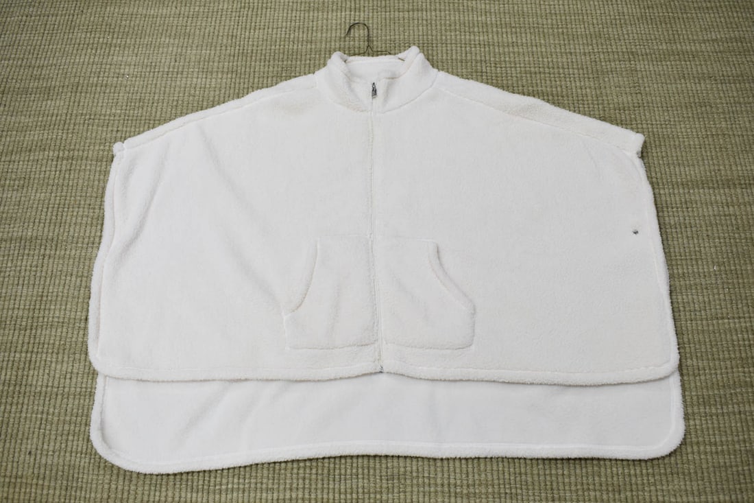 Calvin Klein Snow White Fleece Zippered Poncho: Calvin Klein Snow White Fleece Zippered Poncho, center zipper with silver tone hardware, two side pouch pockets, silver tone branded closures at sides, Never Worn, one size, 31-1/2"l x 41"w, good used