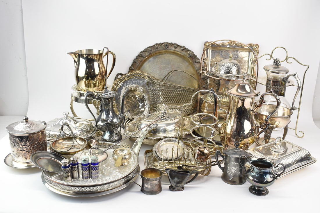 Group of Assorted Silverplated Table Articles (1 of 9)