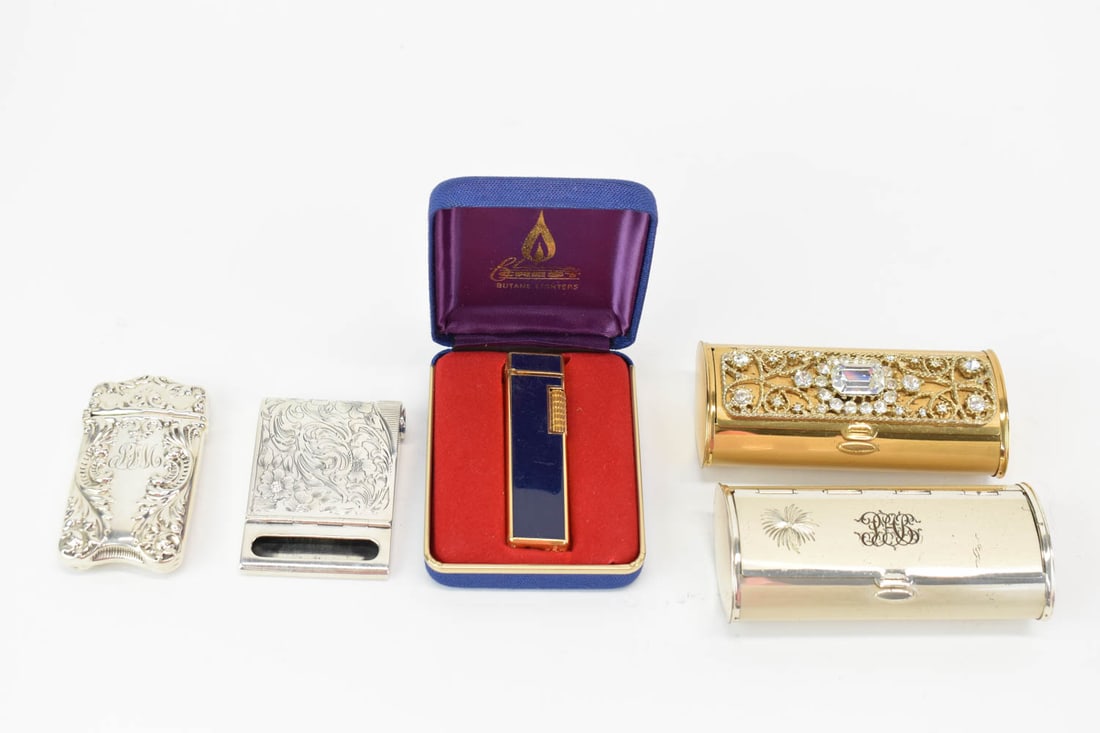 Group of Assorted Smoking Articles (1 of 8)