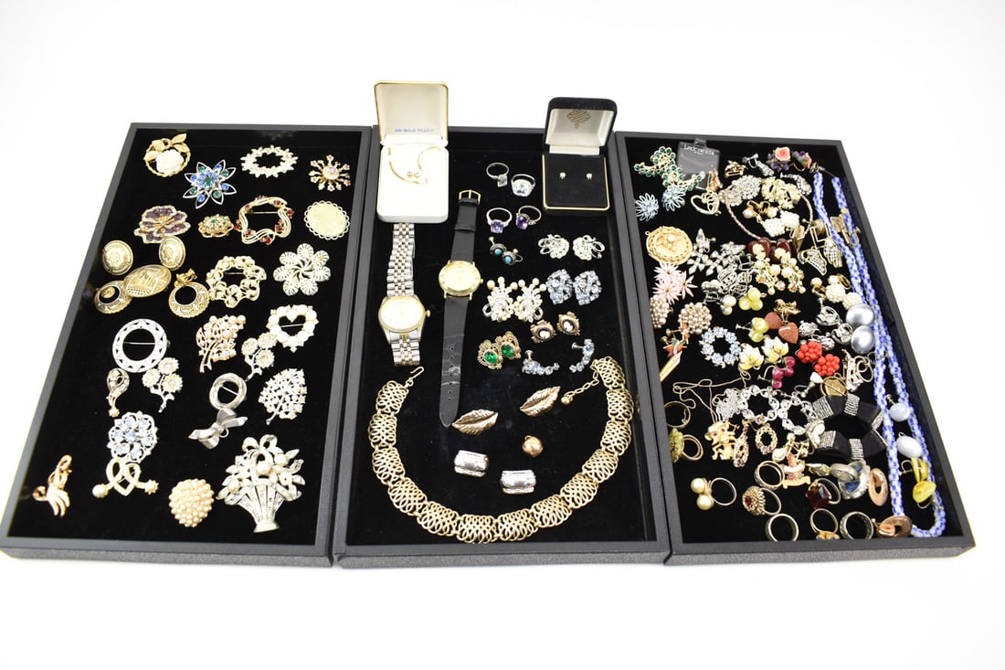Group of Assorted Ladies Costume Jewelry (1 of 20)